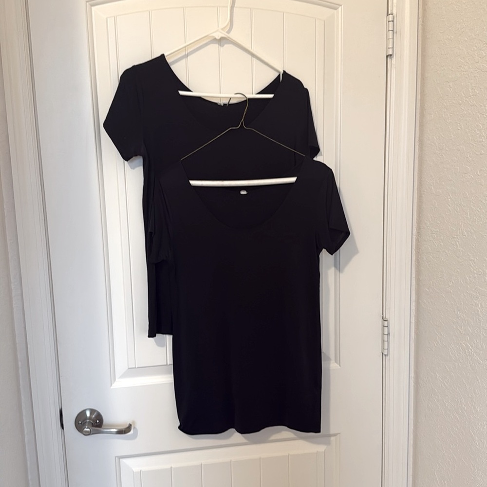 2 tops bundle: Black AIRism short sleeve top from Uniqlo